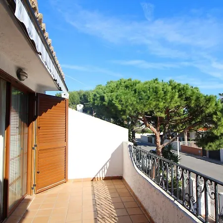 Global Properties, Adosado En La Playa Con Piscina בית נופש
